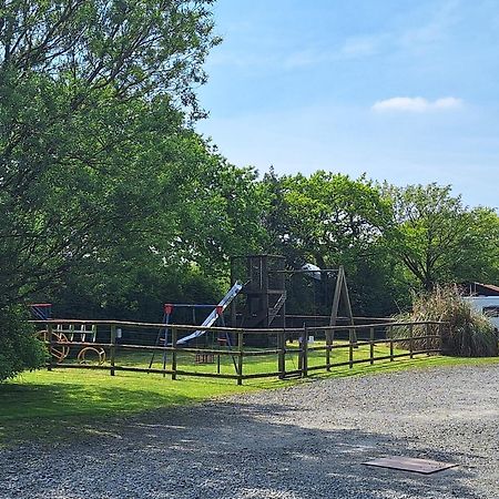 Thornbury Holiday Park Hotel Exterior photo