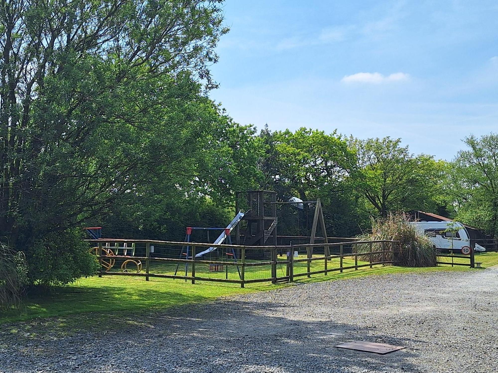 Thornbury Holiday Park Hotel Exterior photo